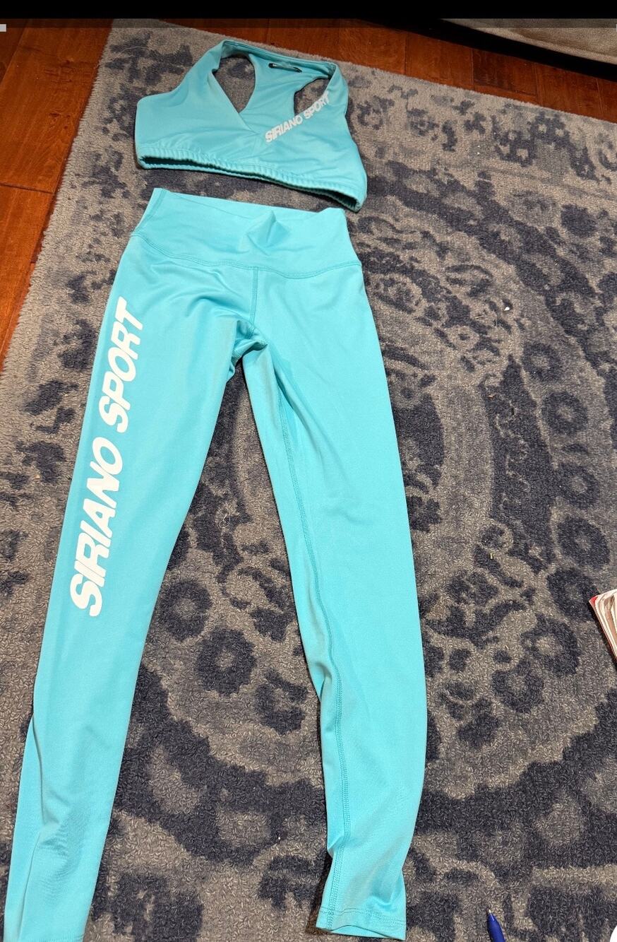 Siriano Sport Activewear set in a vibrant aqua color. branding down leg and bra.